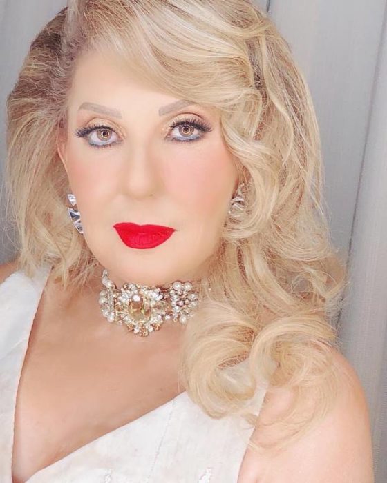 الفنانه ناديه الجندي تطل بالابيض الفنانه ناديه الجندي تطل بالابيض